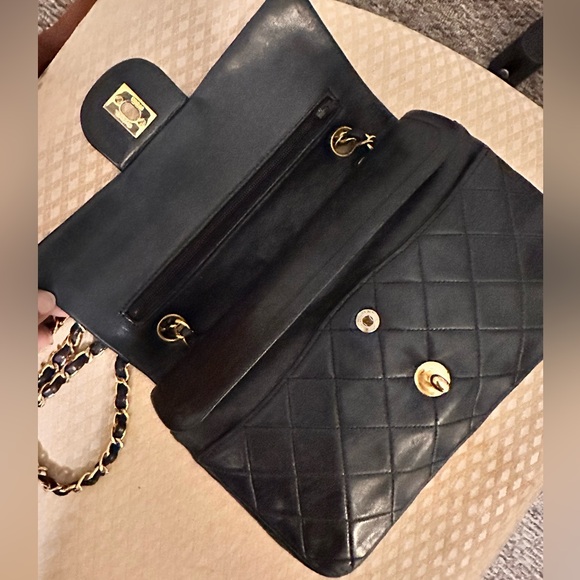 Chanel Medium Black lambskin Classic double Flap bag . Vintage. Gold hardware - Picture 3 of 9
